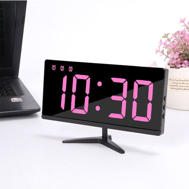 Digitální zrcadlový budík s modrým LED