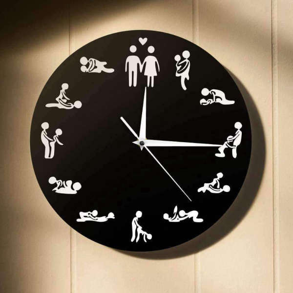 Klasické nástěnné hodiny motiv Kámasútra