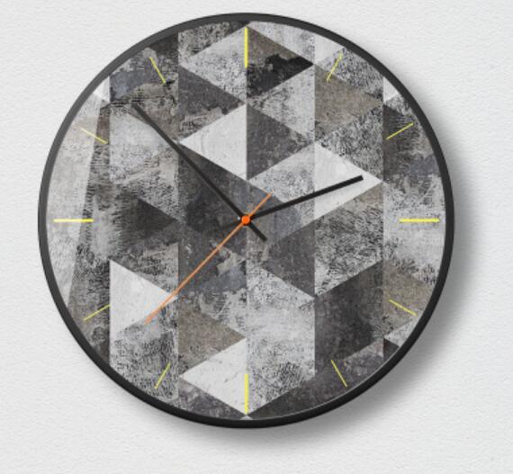 Futuristické hodiny s geometrickým designem