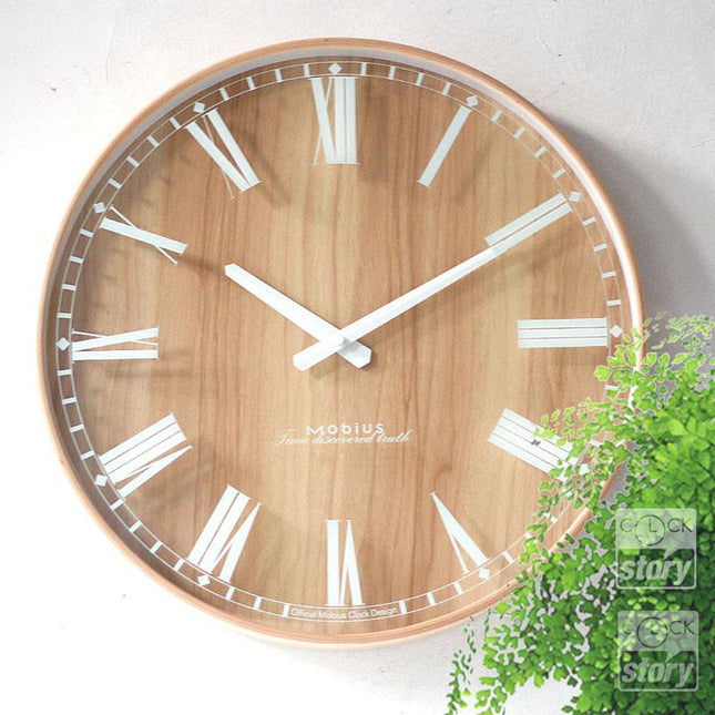 Minimalistické dřevěné hodiny ve skandinávském stylu