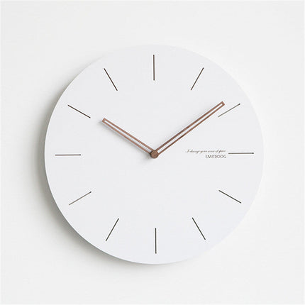 Bílé minimalistické skandinávské hodiny