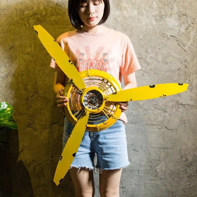 Retro hodiny ve stylu letecké vrtule