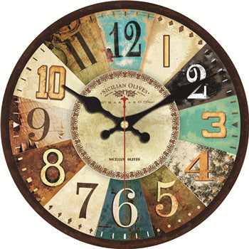 Klasické dřevěné hodiny v retro designu