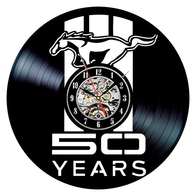 Vinylové hodiny pro fanoušky Ford Mustang