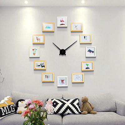 Nástěnné hodiny s 12 fotorámečky DIY