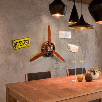 Retro hodiny ve stylu letecké vrtule