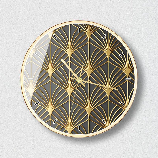 Luxusní nástěnné hodiny se zlatou mřížkou