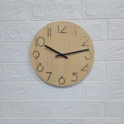 Minimalistické dřevěné nástěnné hodiny bez rámu