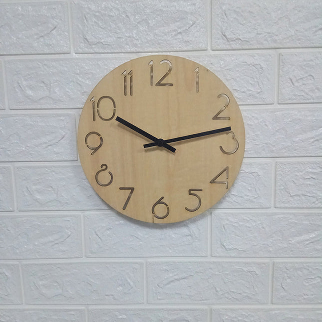 Minimalistické dřevěné nástěnné hodiny bez rámu
