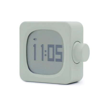 Malý digitální budík s funkcí snooze