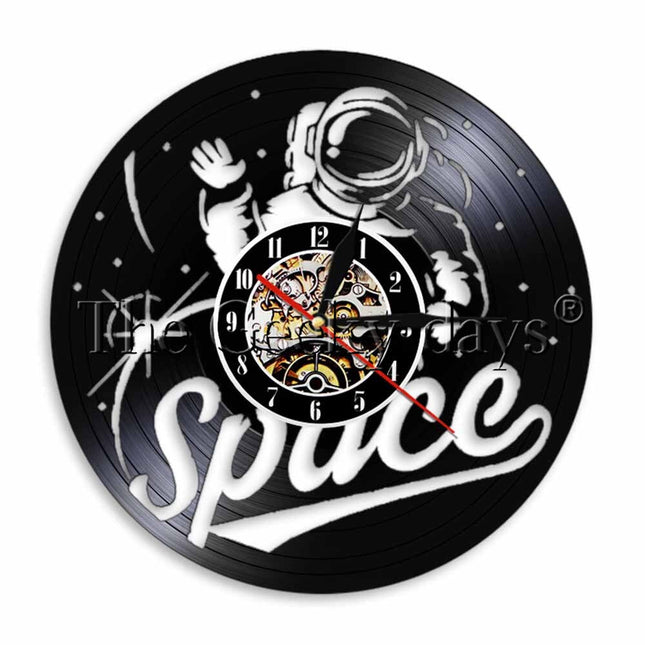 Vesmírné hodiny z vinylové desky kosmonaut