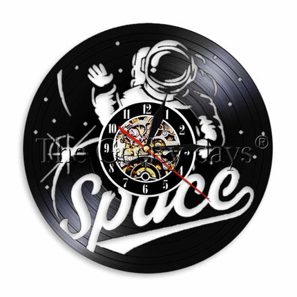 Vesmírné hodiny z vinylové desky kosmonaut