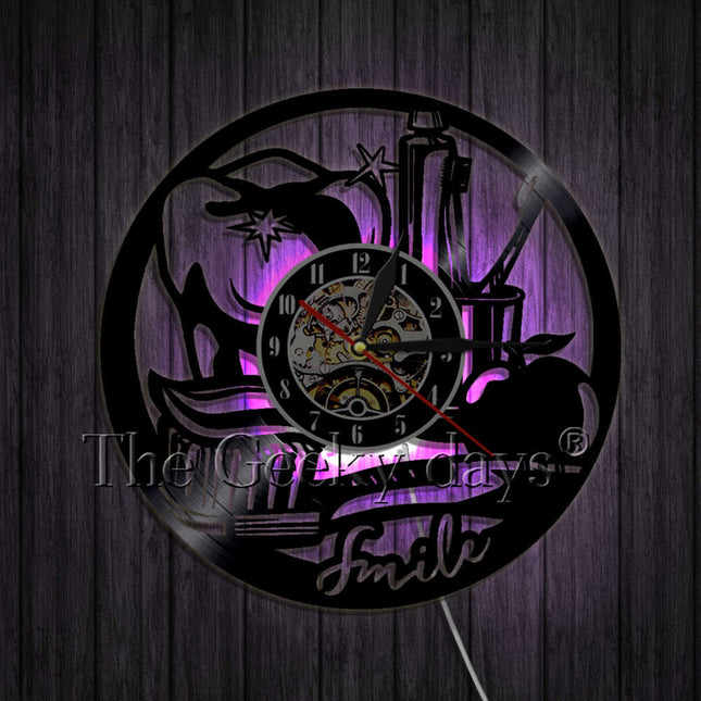 Hodiny z vinylu pro zubařskou ordinaci