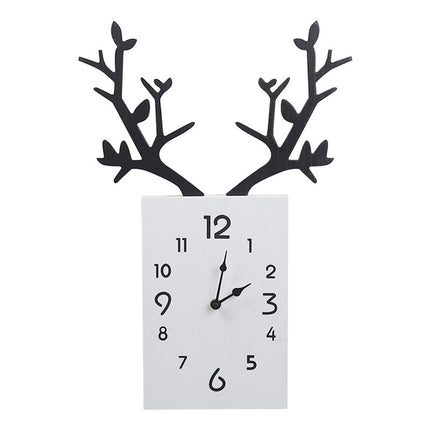 Designové hodiny na zeď s parožím