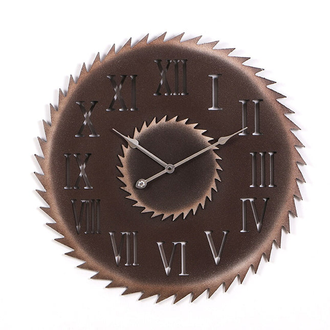 Nástěnné hodiny ve tvaru pilového kotouče