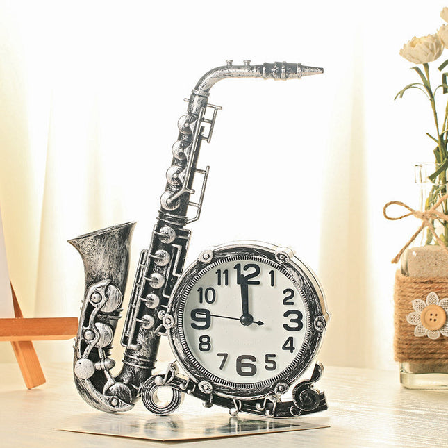 Originální hodiny ve tvaru saxofonu
