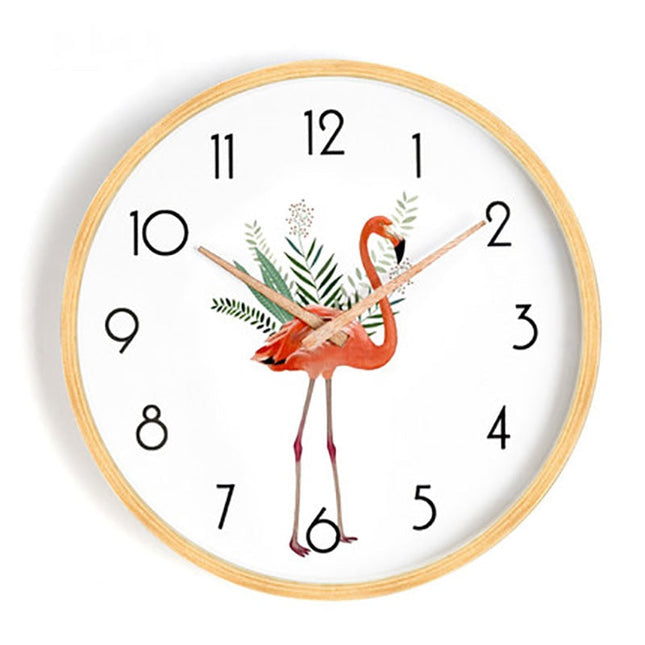 Kulaté skandinávské hodiny s dřevěným rámem