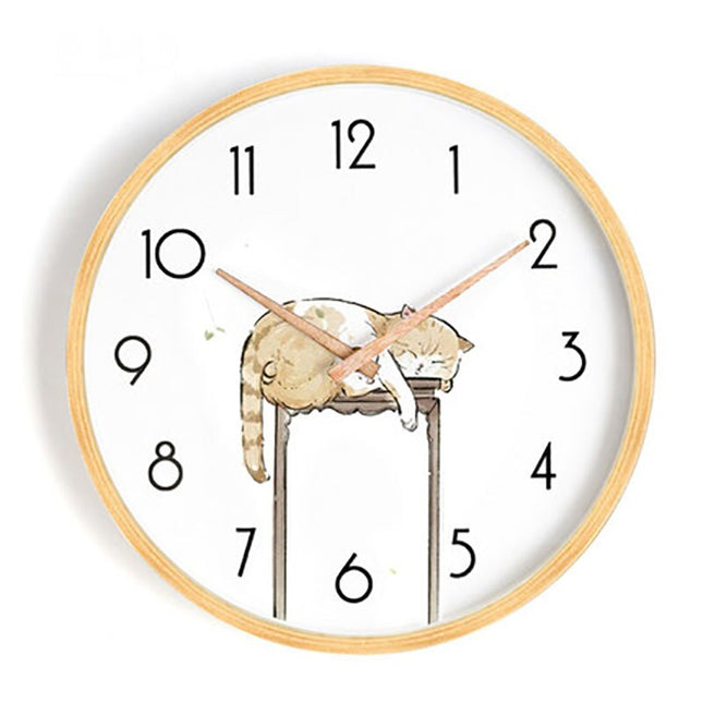 Kulaté skandinávské hodiny s dřevěným rámem