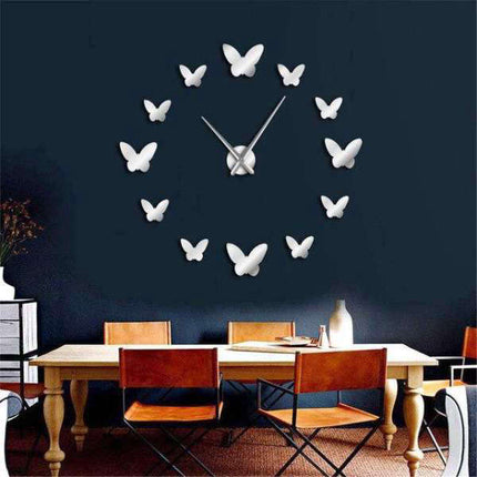 DIY nástěnné hodiny s motýly