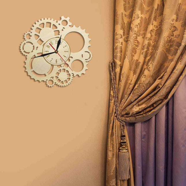 Dřevěné hodiny s viditelnými ozubenými koly