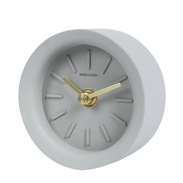 Moderní minimalistické stolní hodiny z betonu