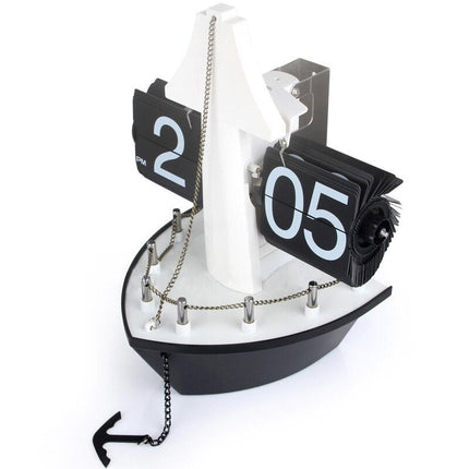 Designové překlápěcí hodiny ve tvaru lodi