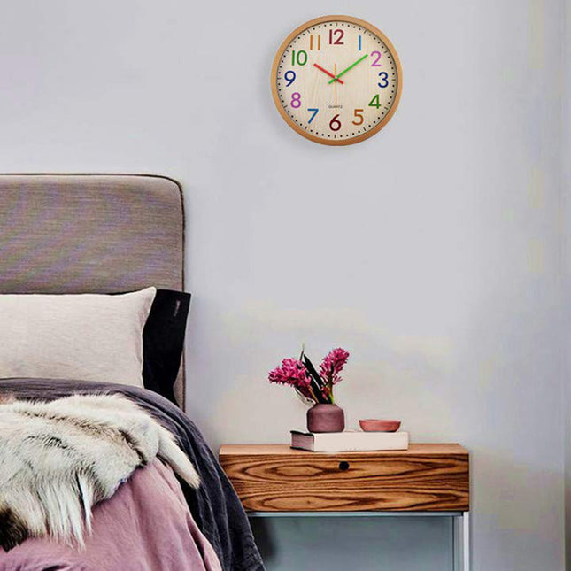 Barevné dětské hodiny pro výuku času