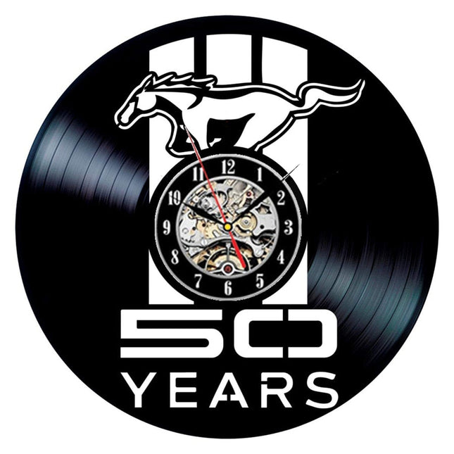 Vinylové hodiny pro fanoušky Ford Mustang