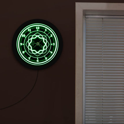 Designové nástěnné hodiny s geometrickým vzorem