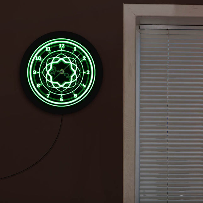 Designové nástěnné hodiny s geometrickým vzorem