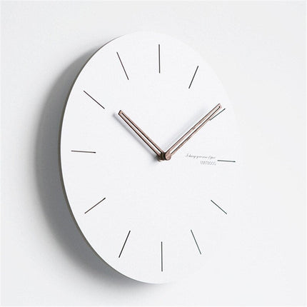 Bílé minimalistické skandinávské hodiny