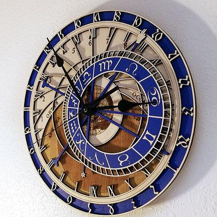 Modré astronomické hodiny ve vintage stylu