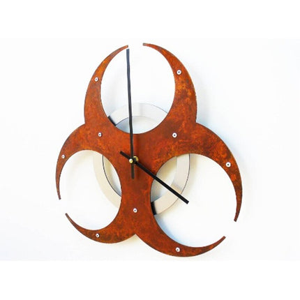 Kovové nástěnné hodiny design biohazard