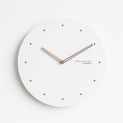 Bílé minimalistické skandinávské hodiny