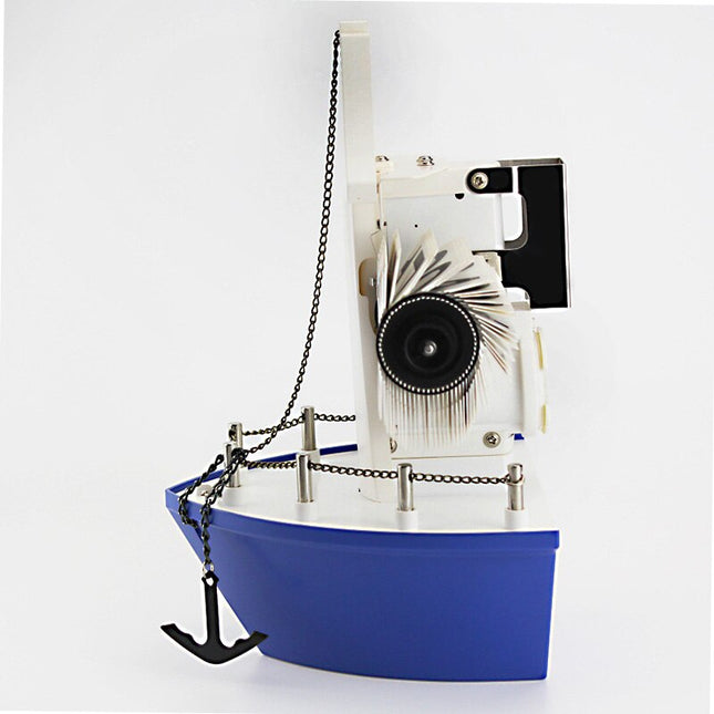 Designové překlápěcí hodiny ve tvaru lodi