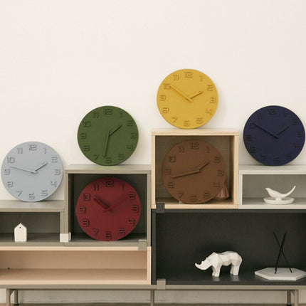 Dřevěné nástěnné hodiny s 3D čísly