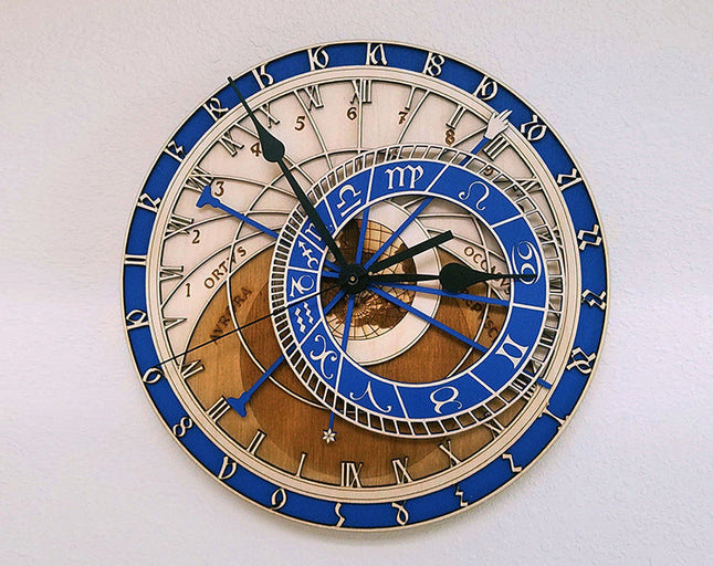 Modré astronomické hodiny ve vintage stylu