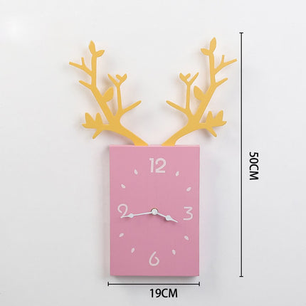 Designové hodiny na zeď s parožím