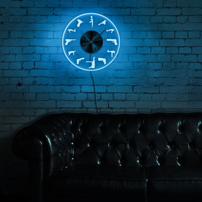 Nástěnné LED hodiny s motivem zbraní
