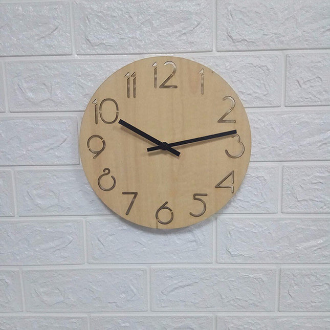 Minimalistické dřevěné nástěnné hodiny bez rámu