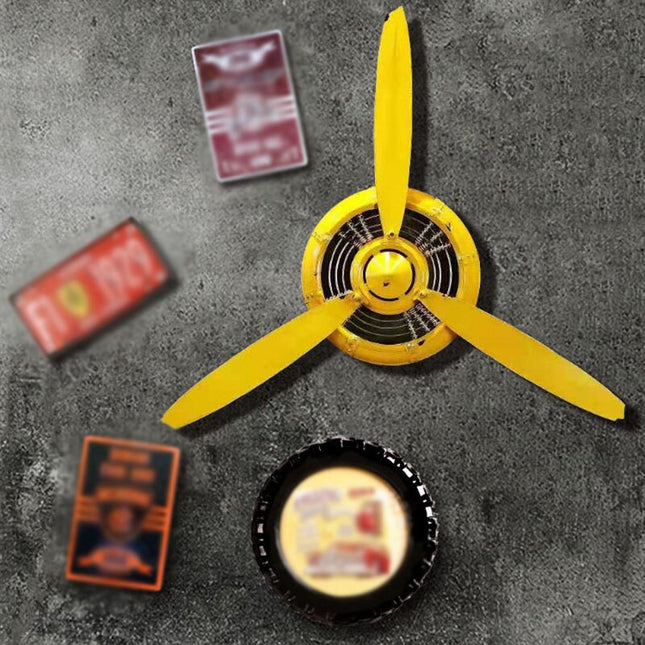 Nástěnné hodiny ve tvaru vrtule letadla