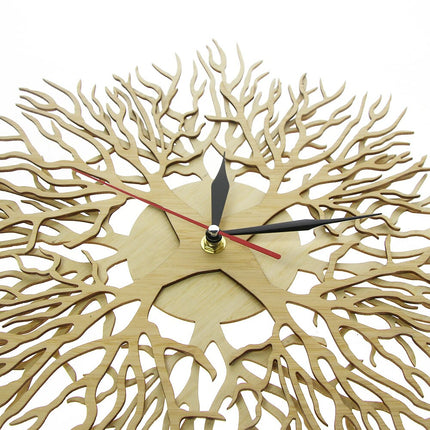 Abstraktní dřevěné hodiny ve tvaru kořenů