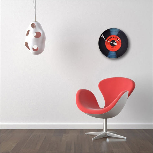 Designové hodiny jako gramofonová deska