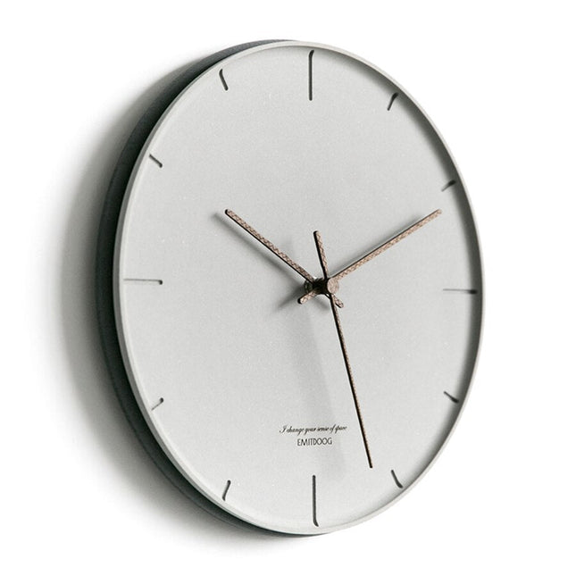 Minimalistické šedé nástěnné hodiny z betonu
