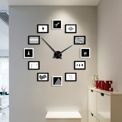 Nástěnné hodiny s 12 fotorámečky DIY