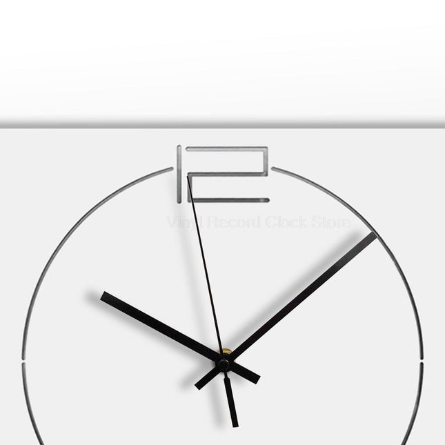 Bílé minimalistické čtvercové nástěnné hodiny