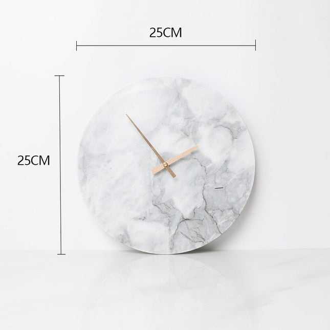 Minimalistické mramorové hodiny bez čísel