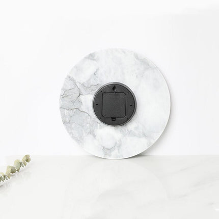 Minimalistické mramorové hodiny bez čísel