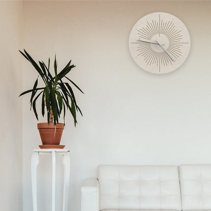 Designové nástěnné hodiny ve tvaru slunce