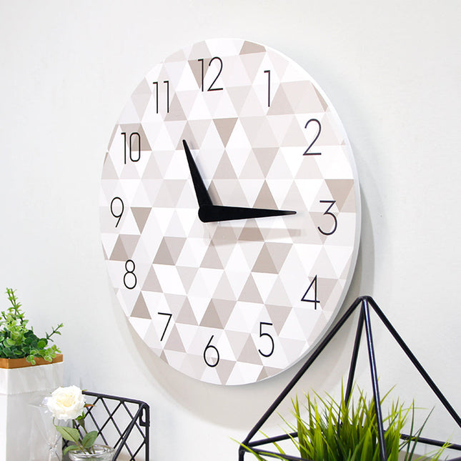 Designové dětské hodiny s geometrickými tvary